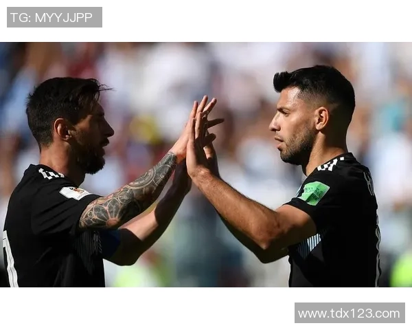 皮尔森与莫斯科中央军的激烈对决揭示了足球战术与团队精神的完美结合